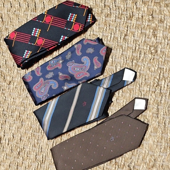 Christian Dior Ties - Picture 1 of 9